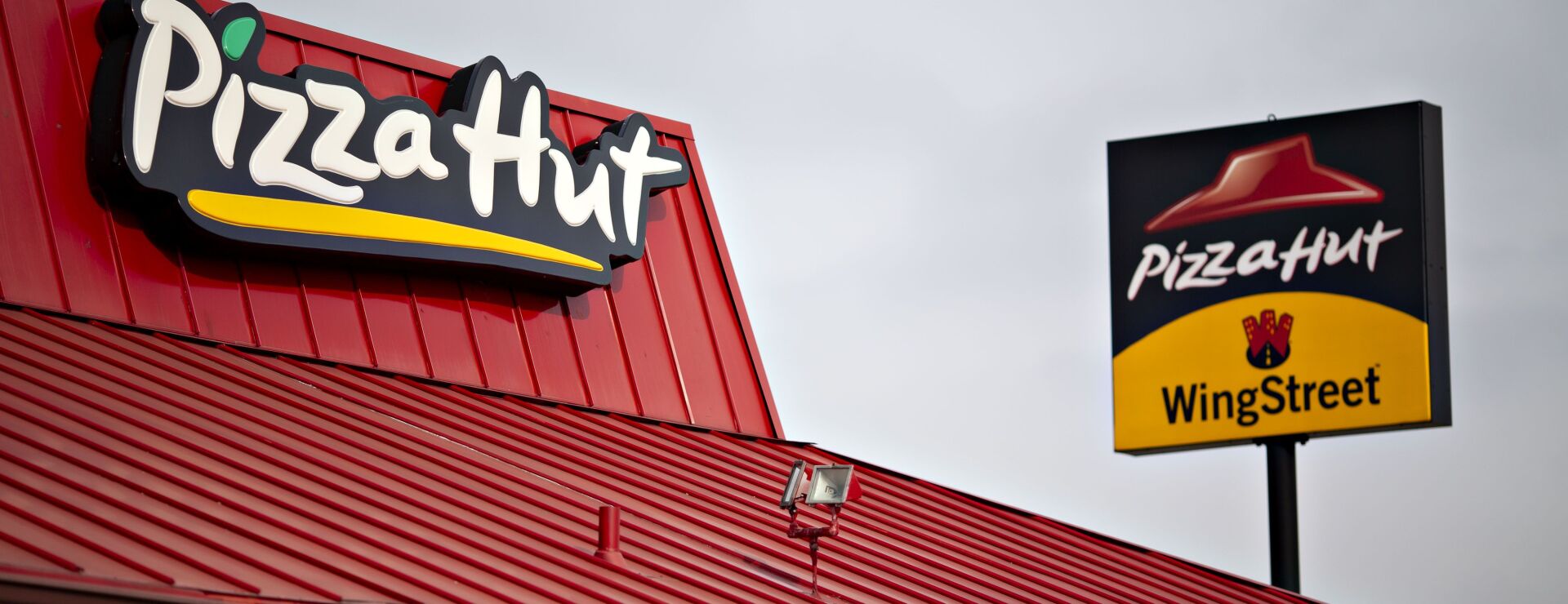 Pizza Hut Driver Must Arbitrate Wage Suit Over Delivery Expenses